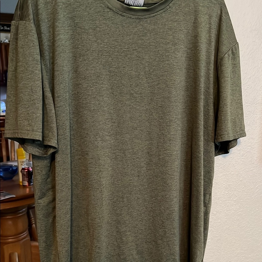 Men’s Green Short Sleeve Tee with Crew Neck